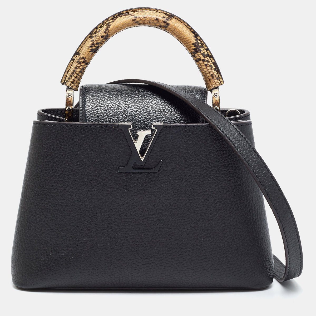 Louis Vuitton src:http://cdn.theluxurycloset.com/uploads/products/full/luxury-women-louis-vuitton-used-handbags-p1447833-001.jpg