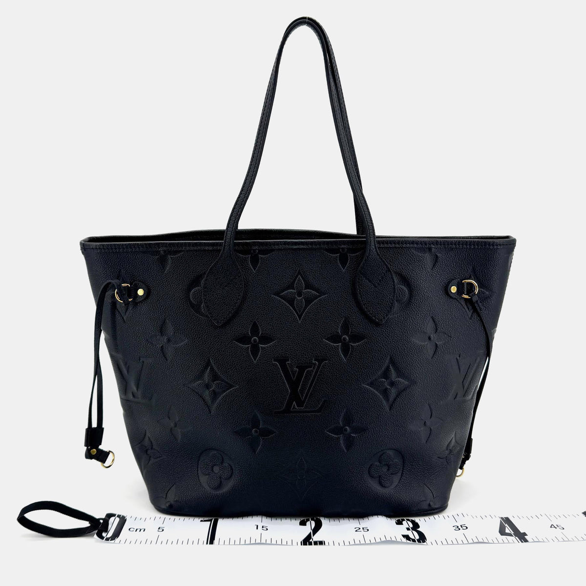 Louis Vuitton src:http://cdn.theluxurycloset.com/uploads/products/full/luxury-women-louis-vuitton-used-handbags-p1451415-019.jpg