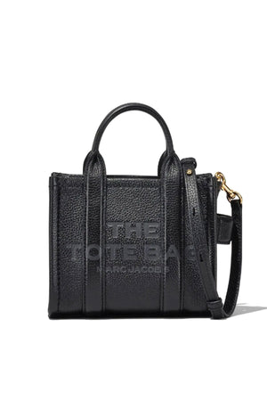 src:https://cdn.drestige.com/prodotti/h053l01re22001/marc-jacobs-borse-nero-ai25.jpg
