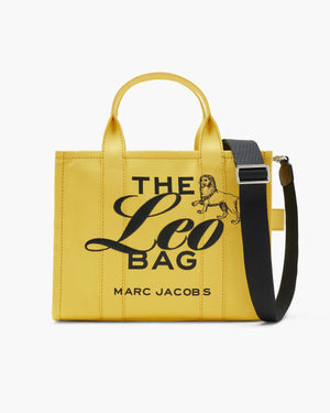 src:https://media.marcjacobs.com/match/product_style_code/2r6htt099h02/nrf/985/sequence/main/
