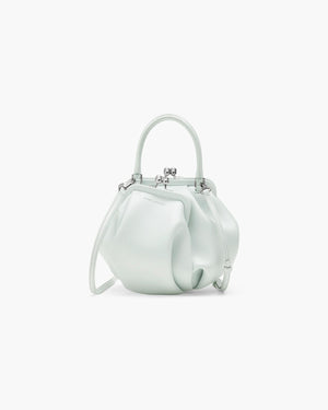 src:https://media.marcjacobs.com/match/product_style_code/2f6hsc014h01/nrf/334/sequence/main/