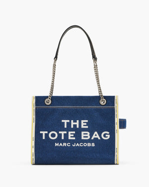 src:https://media.marcjacobs.com/match/product_style_code/2f4htt018h05/nrf/473/sequence/main/